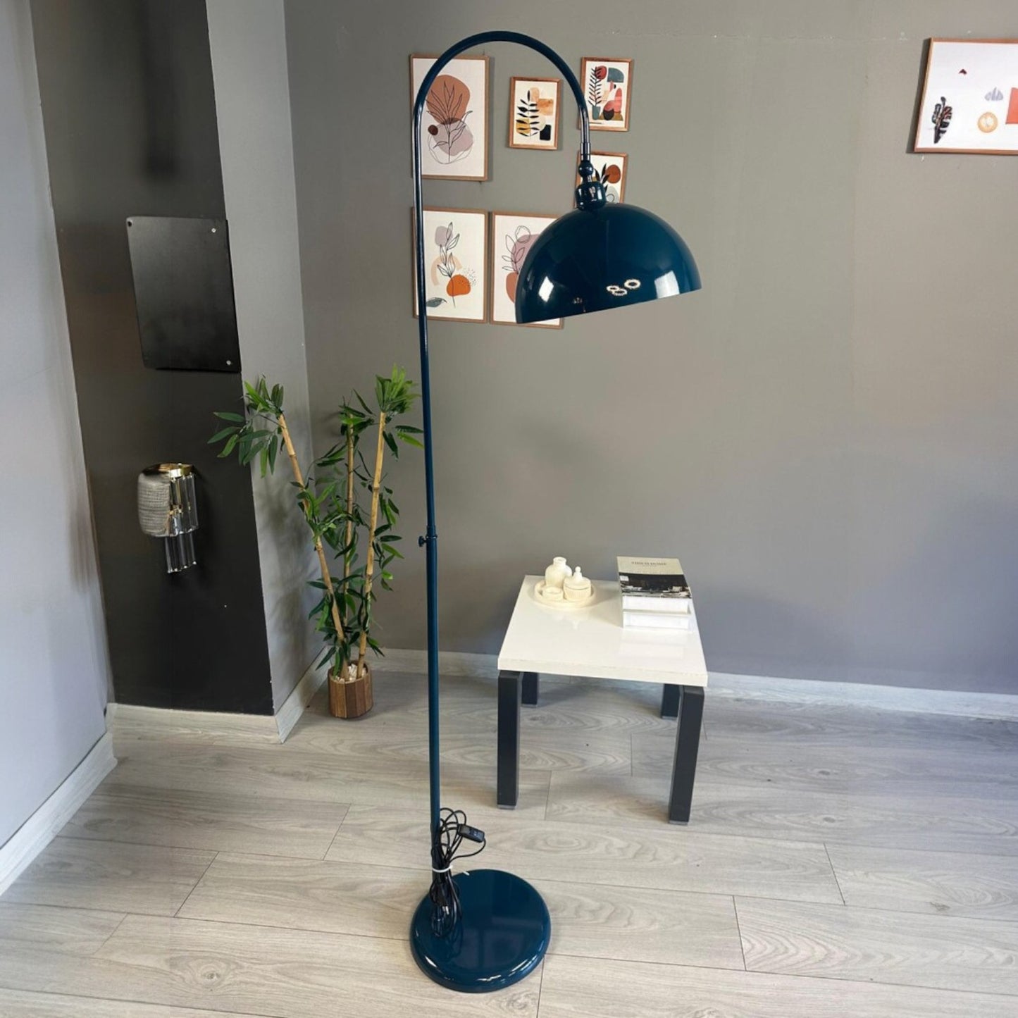 Stehlampe Moderne Stehlampe aus Metall mit E27, verstellbarer Lampenschirm