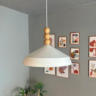 Lema Pendelleuchte aus Holz mit Drei Perlen