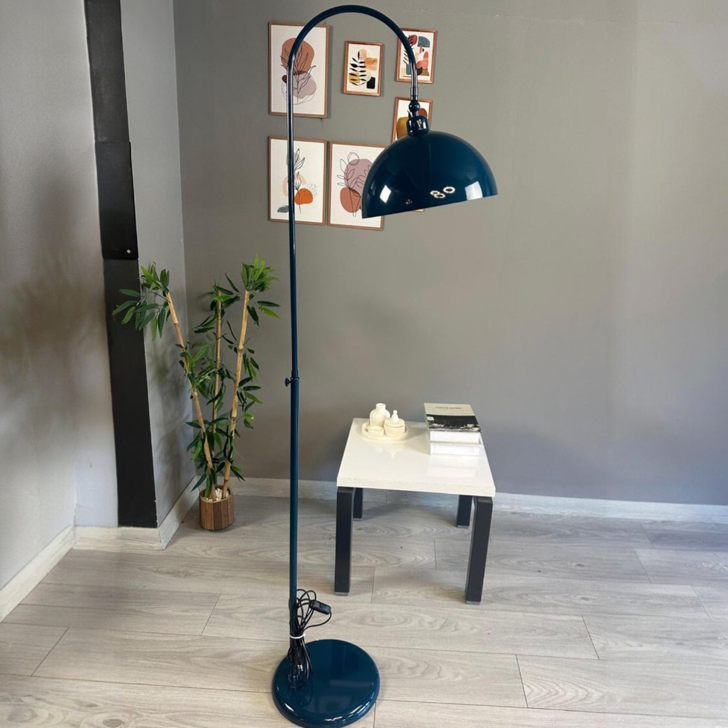 Stehlampe Moderne Stehlampe aus Metall mit E27, verstellbarer Lampenschirm