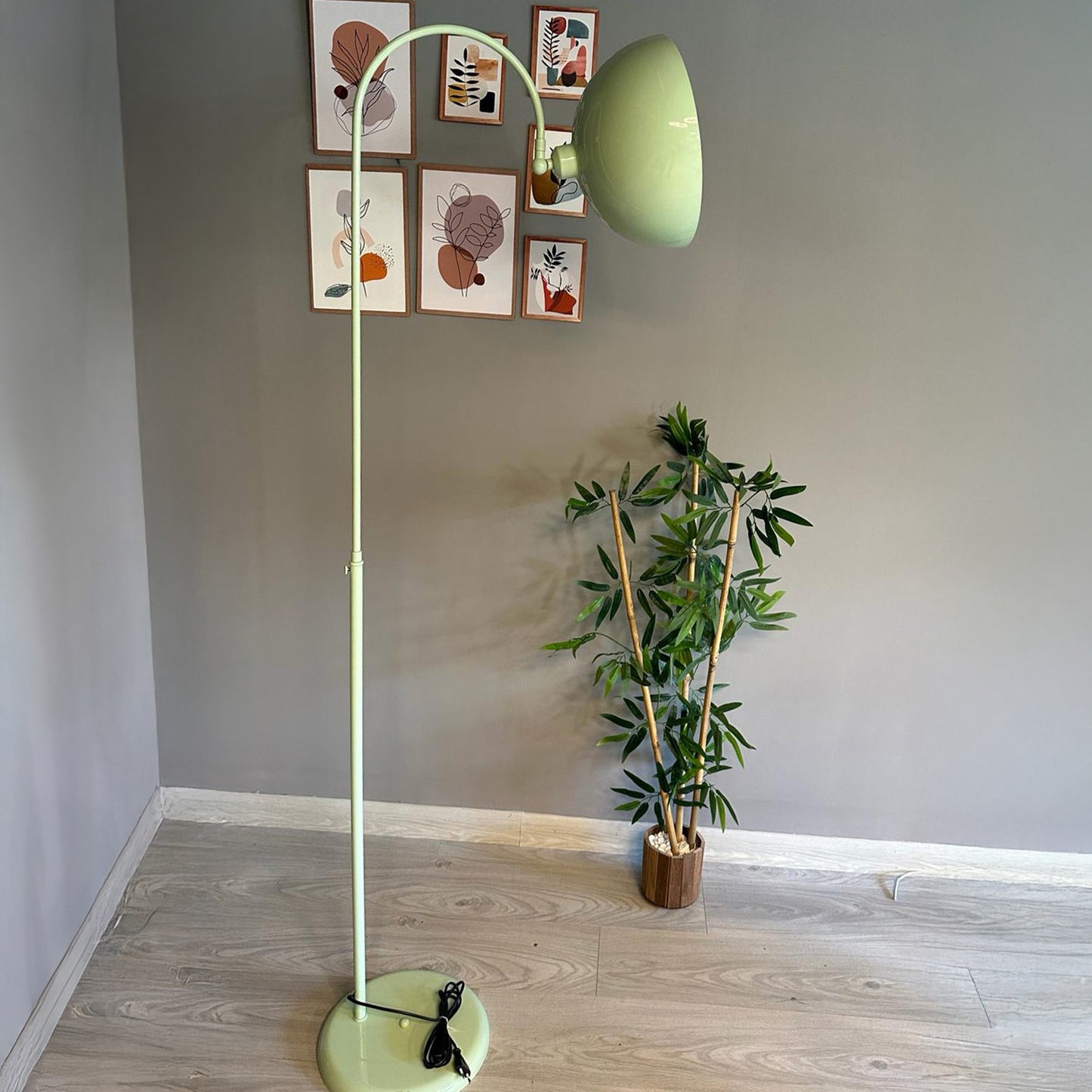 Stehlampe Moderne Stehlampe aus Metall mit E27, verstellbarer Lampenschirm