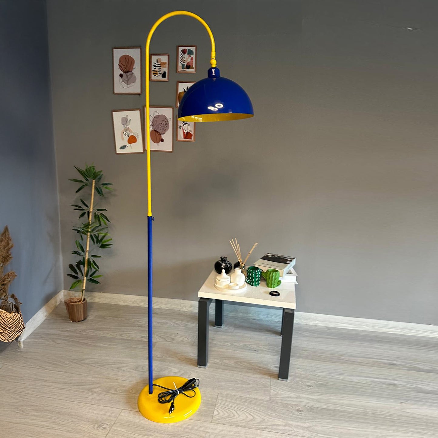 Stehlampe Moderne Stehlampe aus Metall mit E27, verstellbarer Lampenschirm