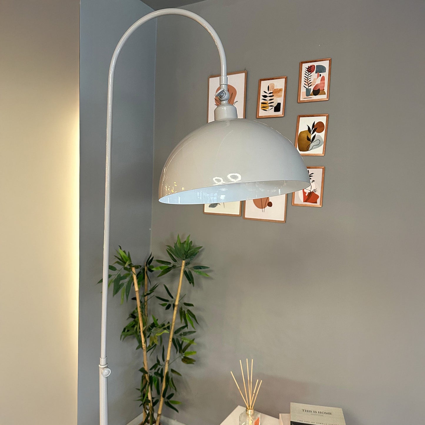 Stehlampe Moderne Stehlampe aus Metall mit E27, verstellbarer Lampenschirm