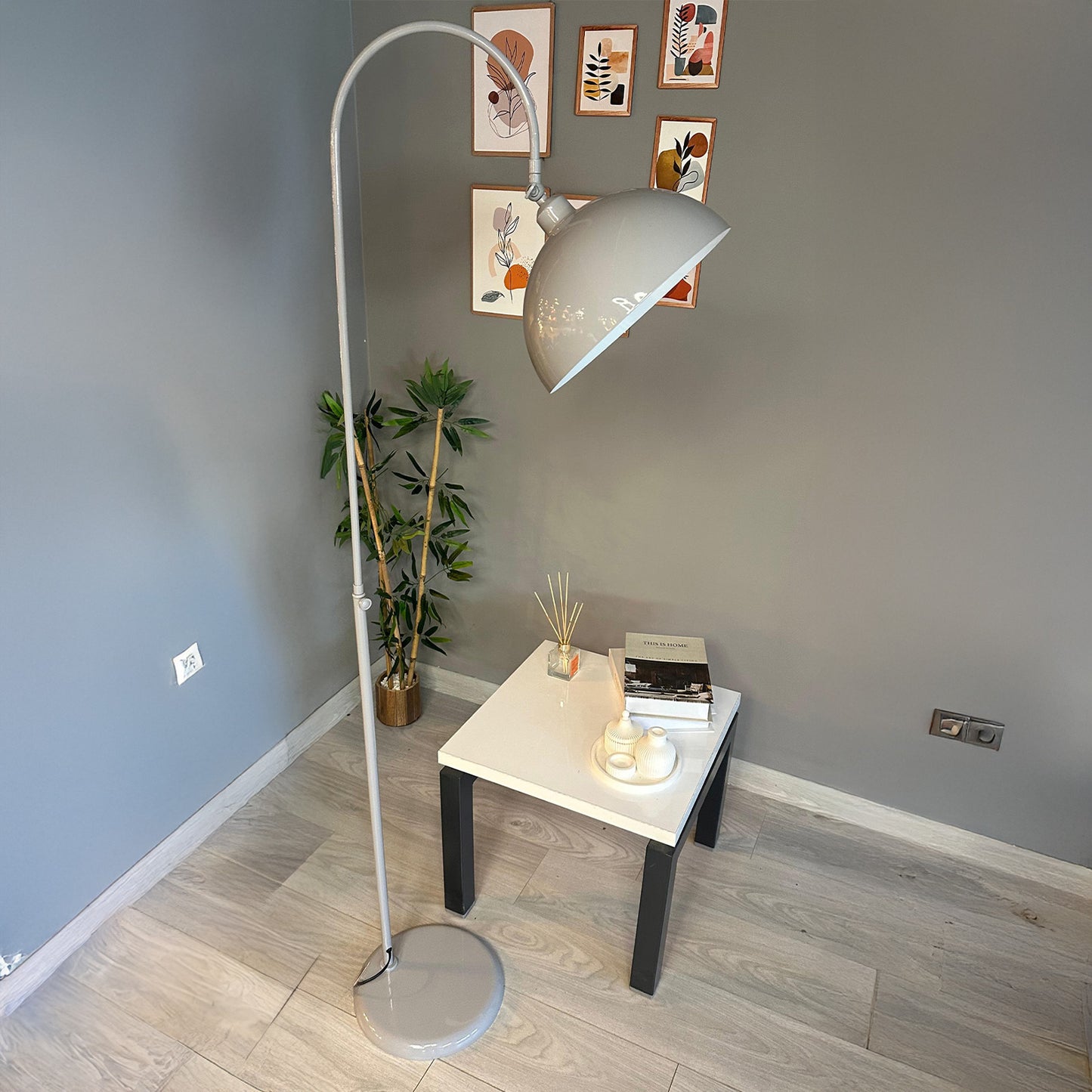 Stehlampe Moderne Stehlampe aus Metall mit E27, verstellbarer Lampenschirm