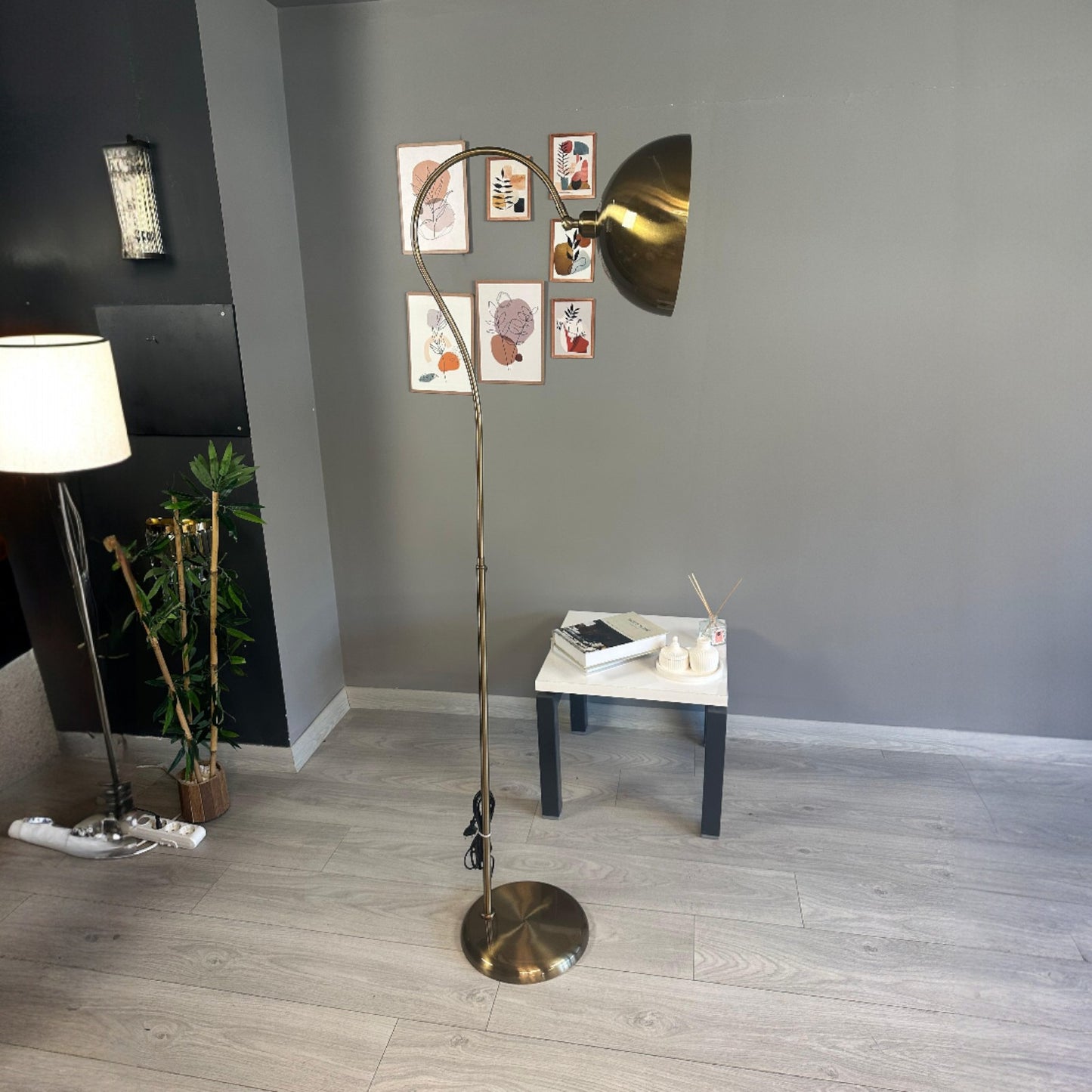 Stehlampe Elvon Bewegender Ufo Kopf Moderne Dekorative Metall Stehlampe
