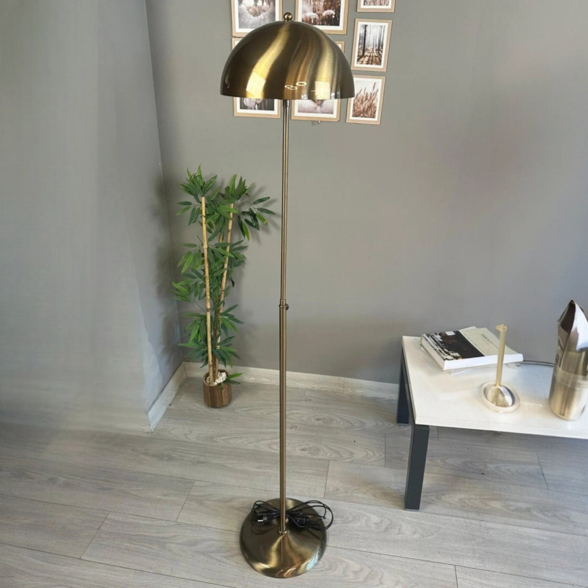 Stehlampe Moderne Stehlampe aus Metall mit E27, verstellbarer Lampenschirm