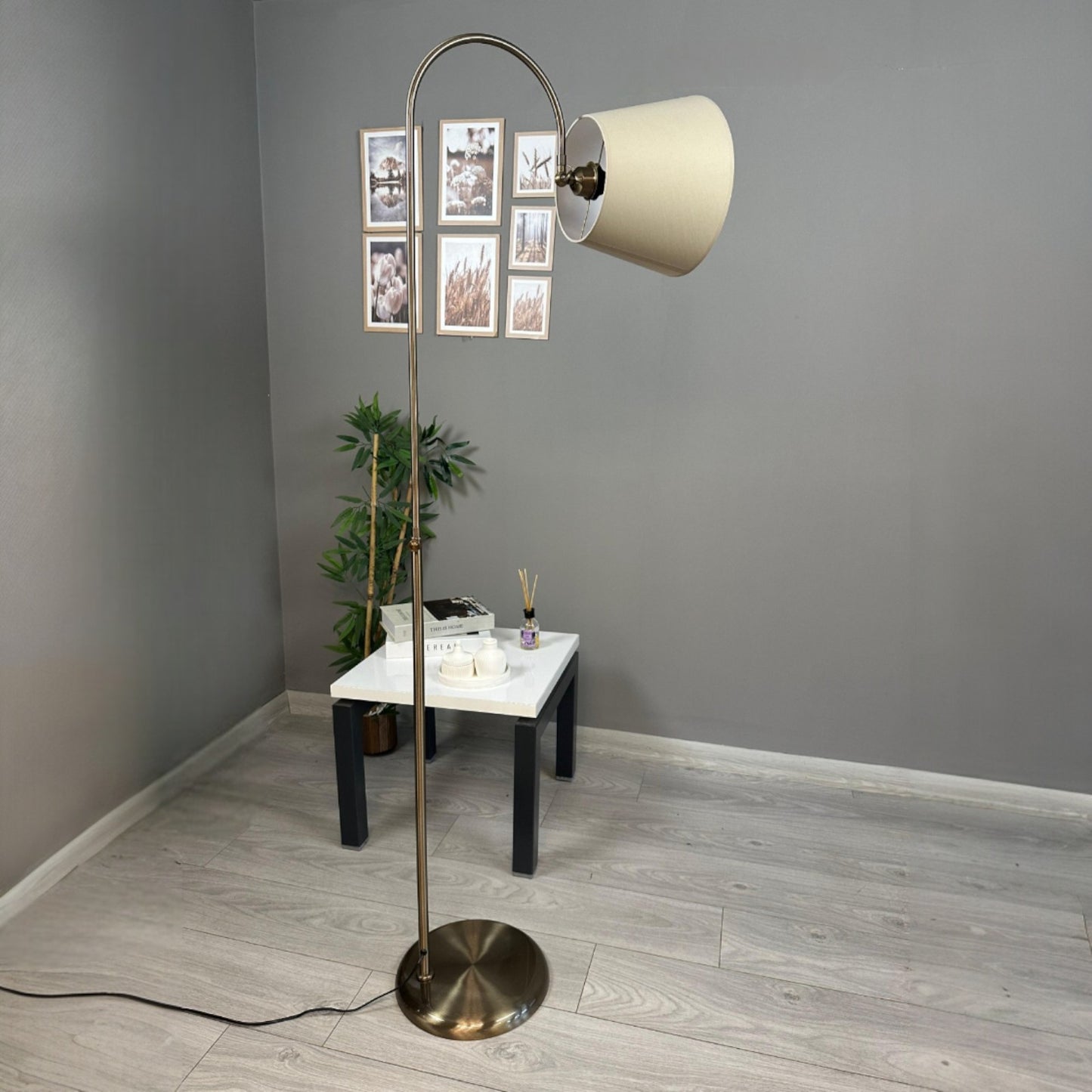 Stehlampe UCotella Bewegender Ufo Kopf Moderne Dekorative Metall Stehlampe