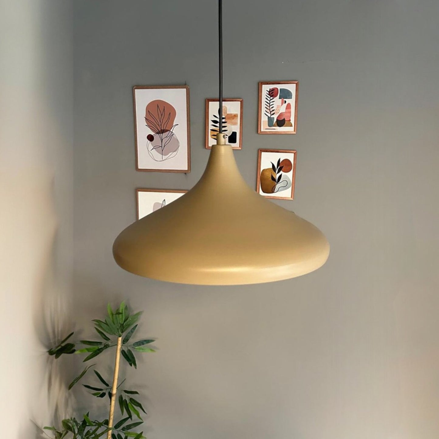 Lampada a sospensione in metallo