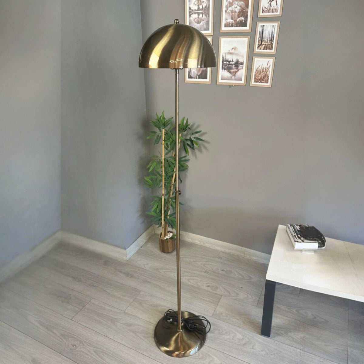 Stehlampe Moderne Stehlampe aus Metall mit E27, verstellbarer Lampenschirm