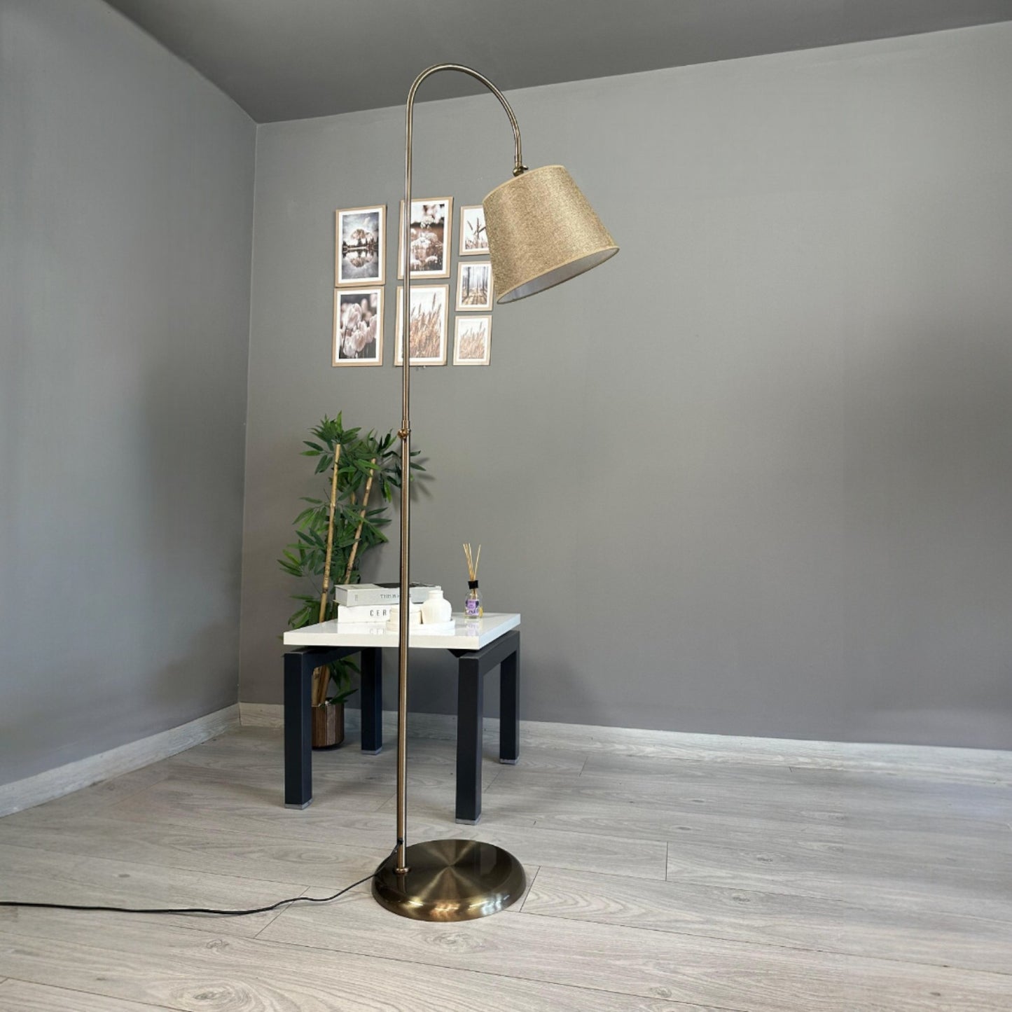 Stehlampe UCotella Bewegender Ufo Kopf Moderne Dekorative Metall Stehlampe
