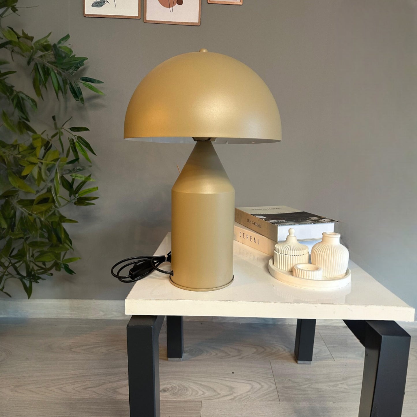 Lampada da tavolo a fungo in metallo