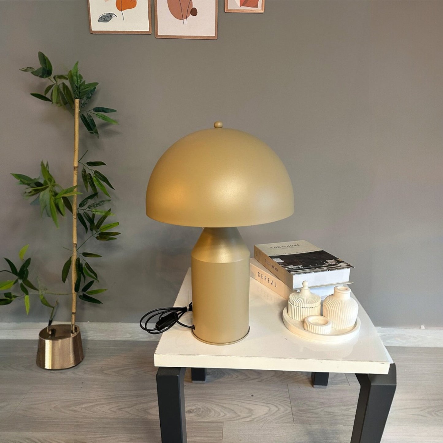 Lampada da tavolo a fungo in metallo