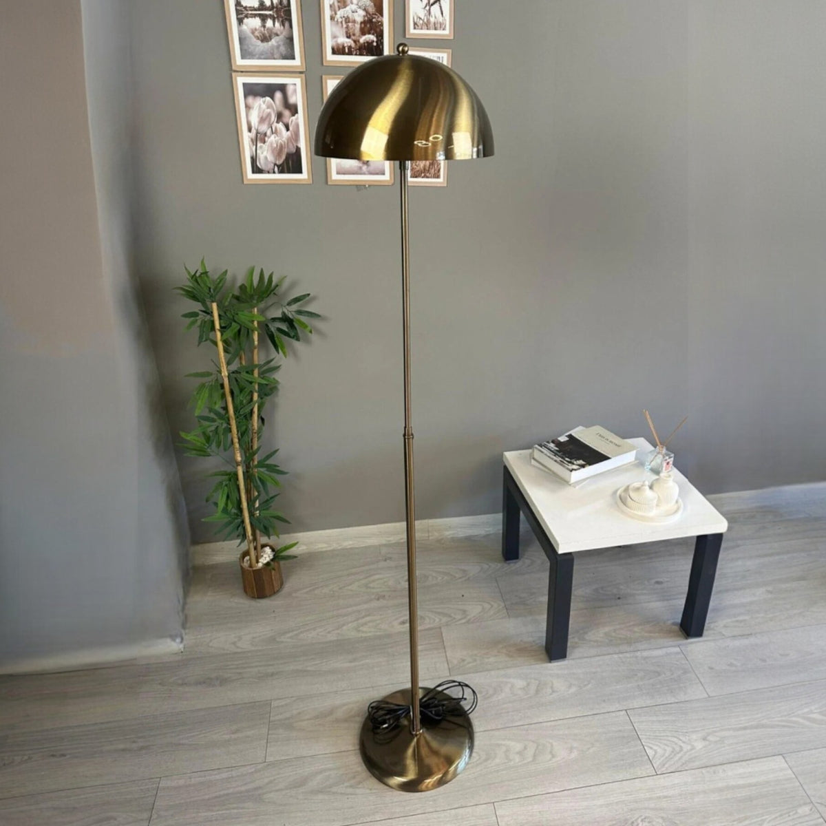 Stehlampe Moderne Stehlampe aus Metall mit E27, verstellbarer Lampenschirm