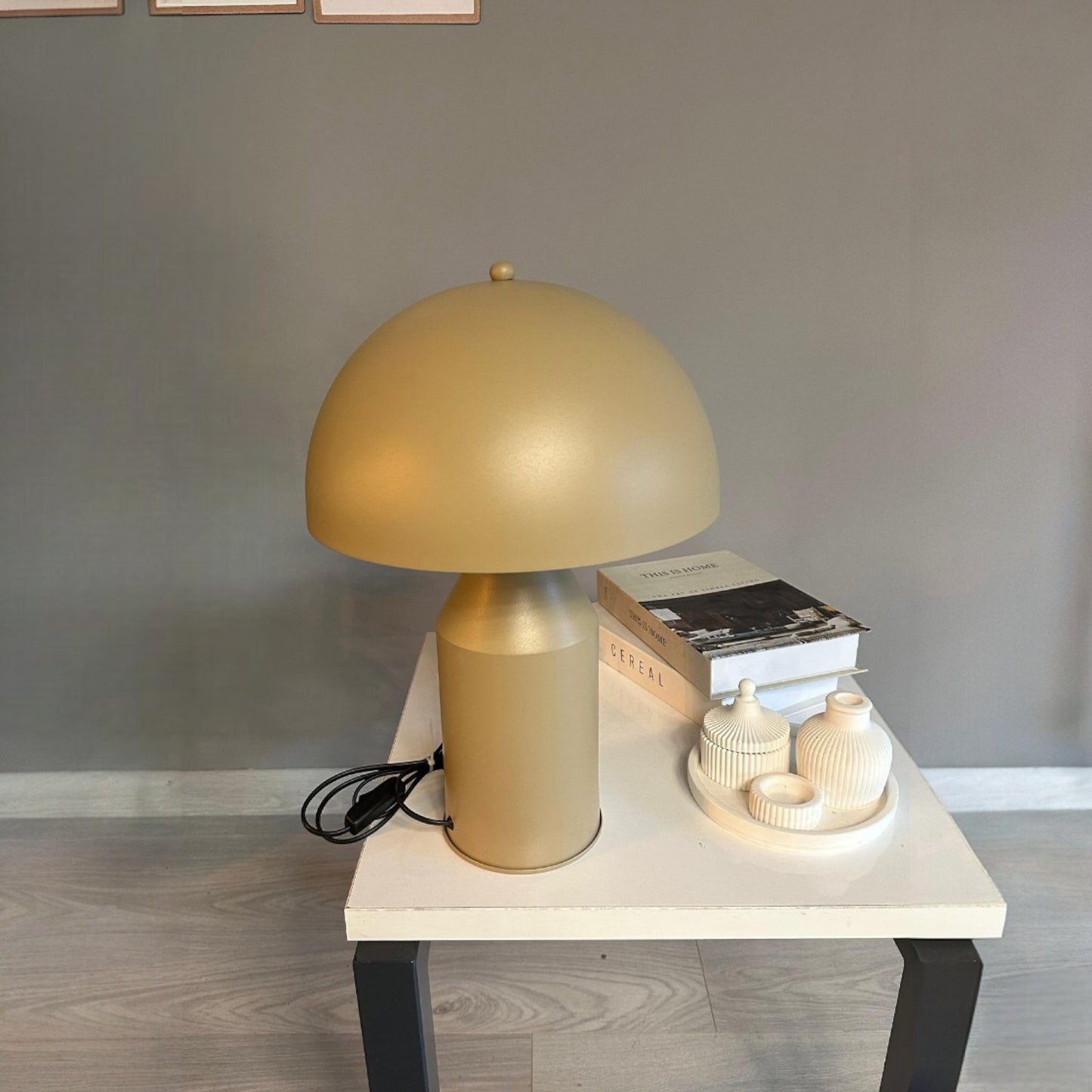 Lampada da tavolo a fungo in metallo