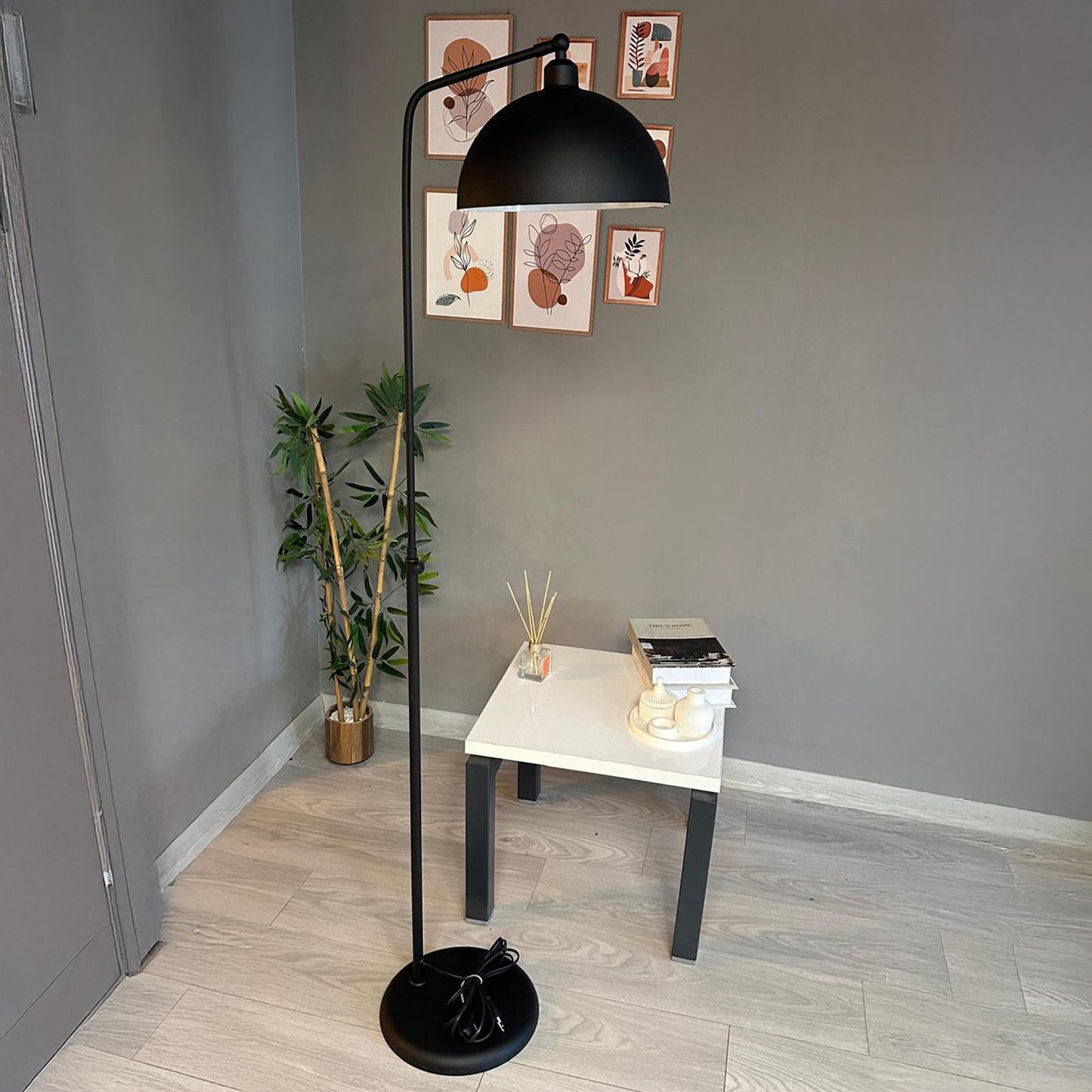 Stehlampe Moderne Stehlampe aus Metall mit E27, verstellbarer Lampenschirm