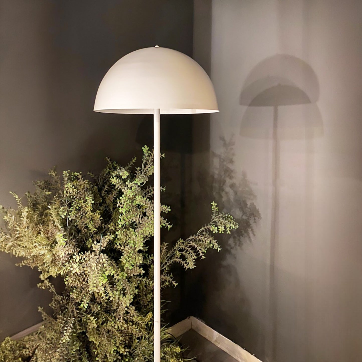 Stehlampe Moderne Stehlampe aus Metall mit E27, verstellbarer Lampenschirm