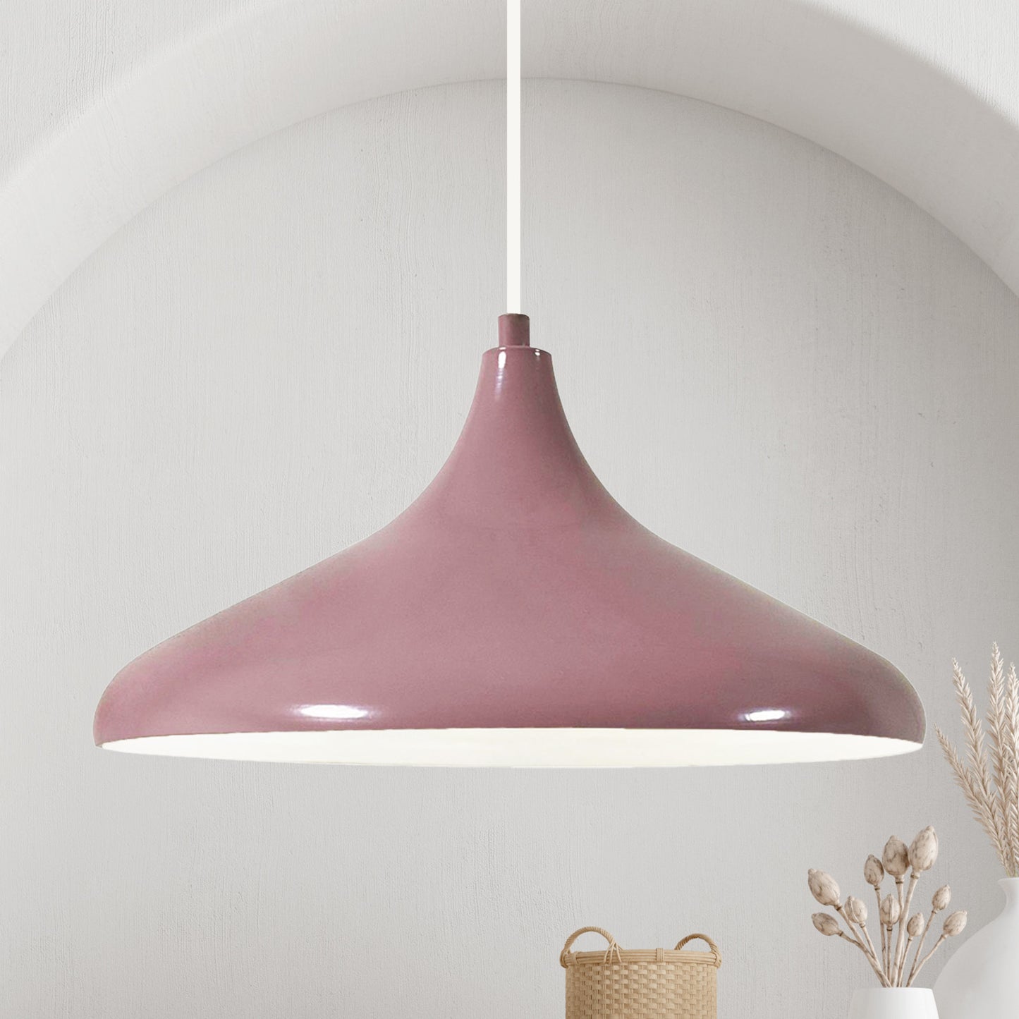 Tavolo da pranzo con lampada a sospensione dipinta a mano scandinavo